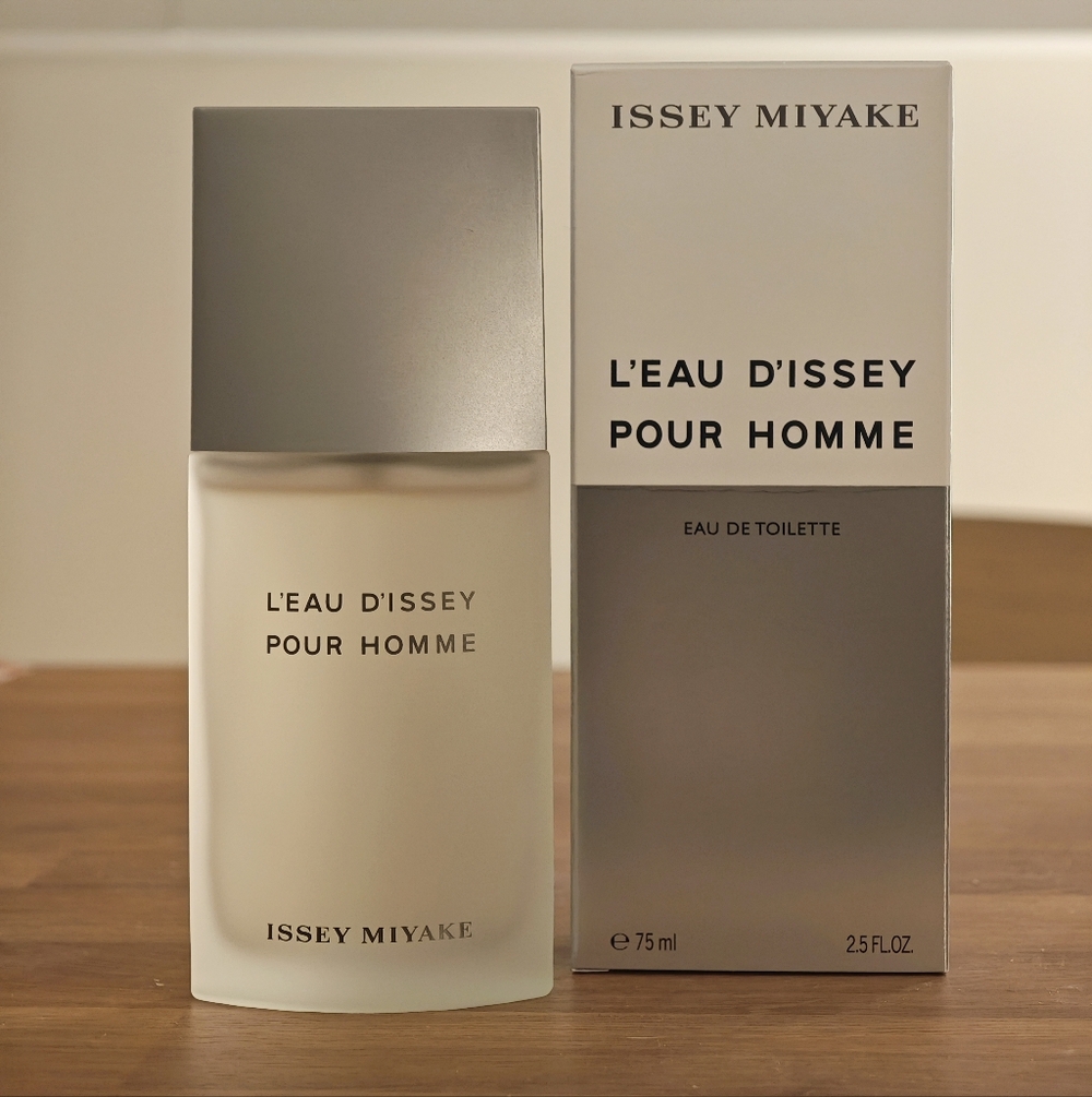 Issey Miyake L'Eau d'Issey Pour Homme Silver and White